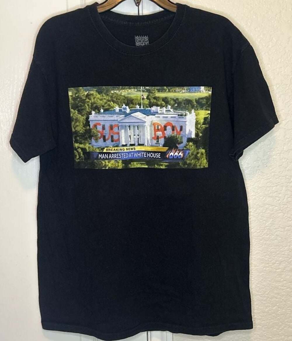 Sus Boy White House Breaking News Graphic T-Shirt Size L